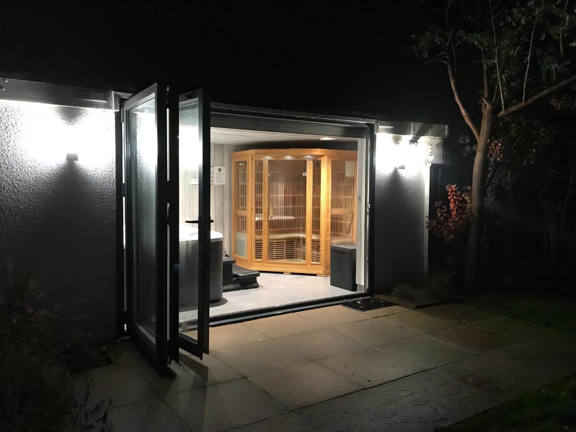 Stunning Cottage With A Private Hot Tub And Sauna In Norfolk Ref 99003Ac Lessingham Dış mekan fotoğraf